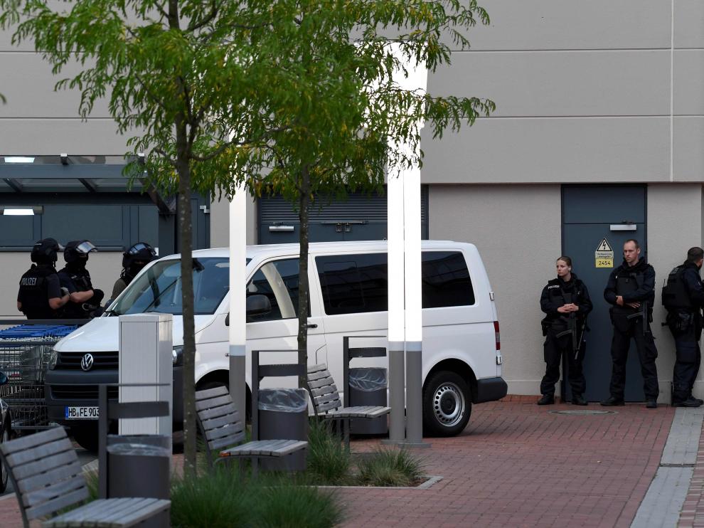 La Policía alemana busca al sospechoso en el Centro comercial de Bremen