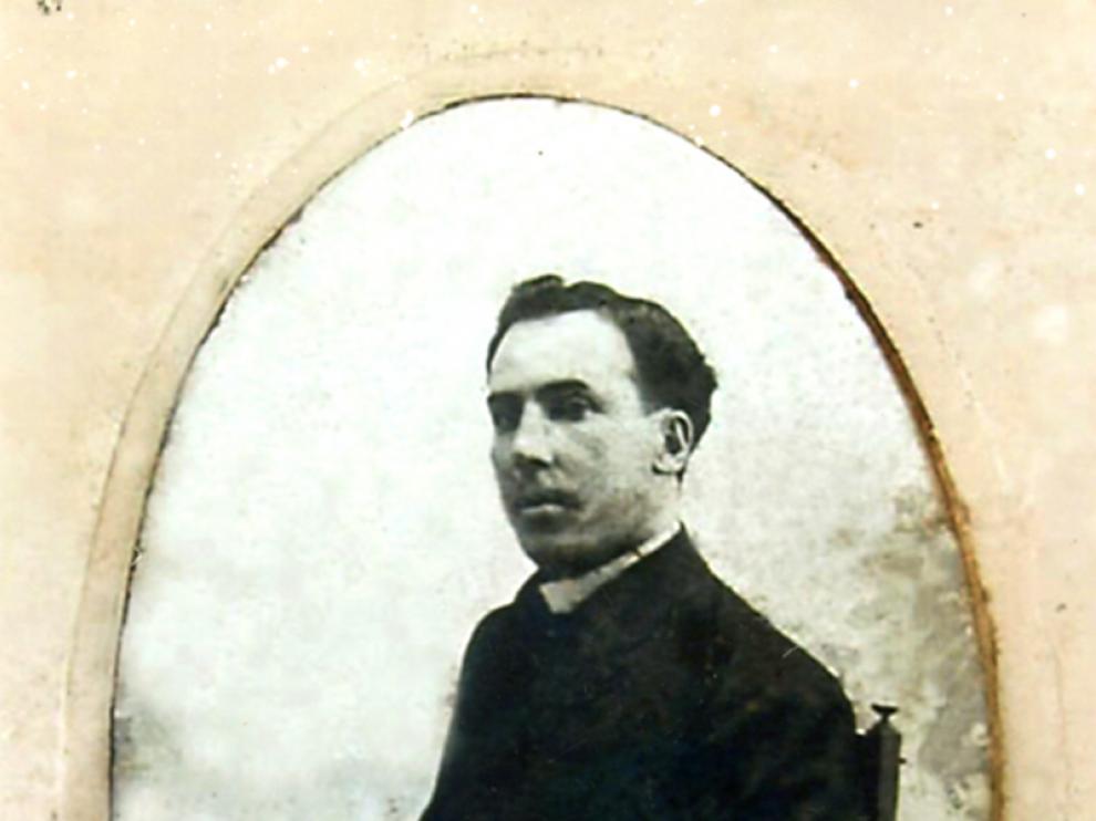 Antonio Machado en 1909, en su retrato de boda