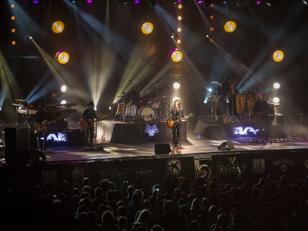 Enrique Bunbury durante su concierto en Pirineos Sur