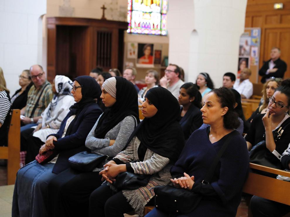 ?Musulmanes en la misa dominical tras el atentado en la iglesia de Normandía