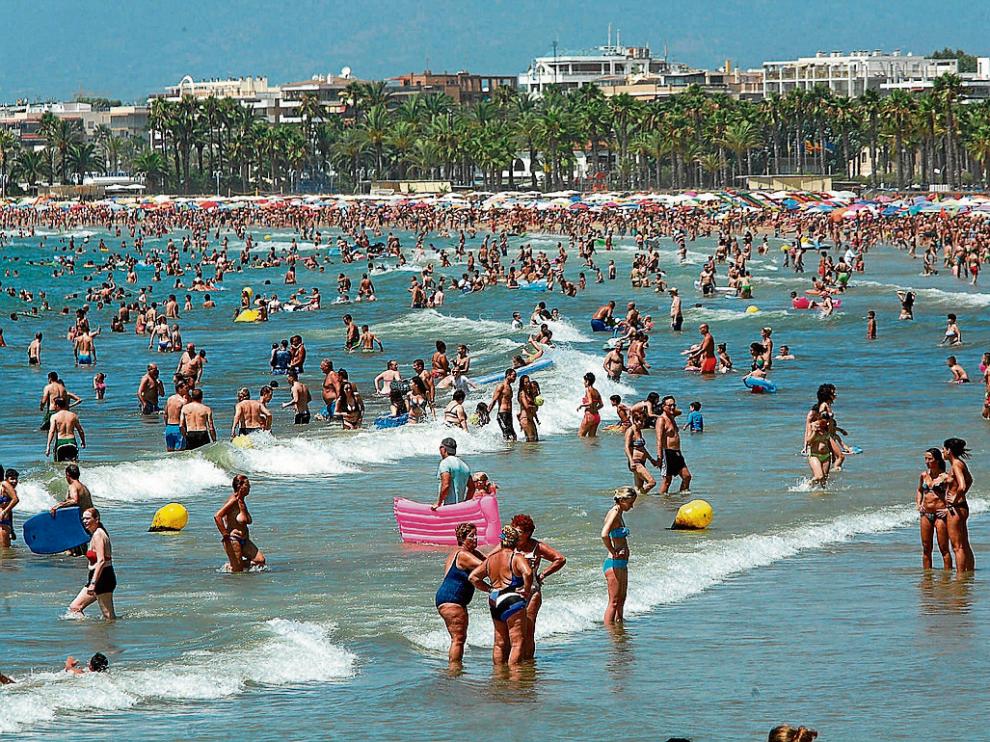 Las playas de Salou, donde veranean muchos sorianos, lucen repletas estos días.