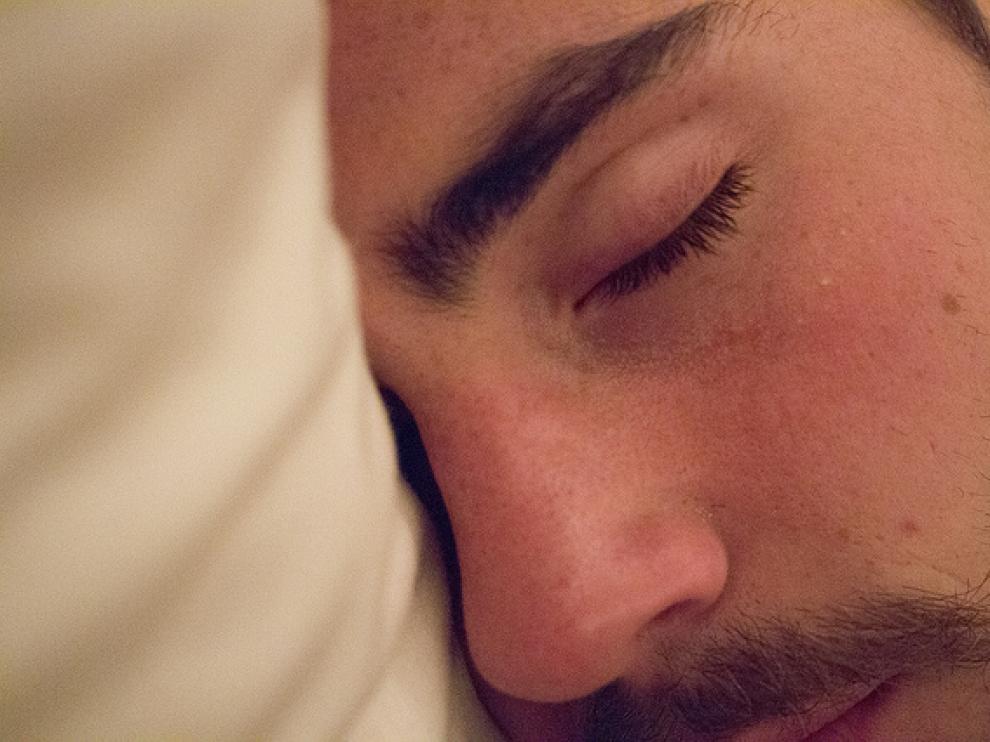 Mientras dormimos, almacenamos y consolidamos lo aprendido durante el día.