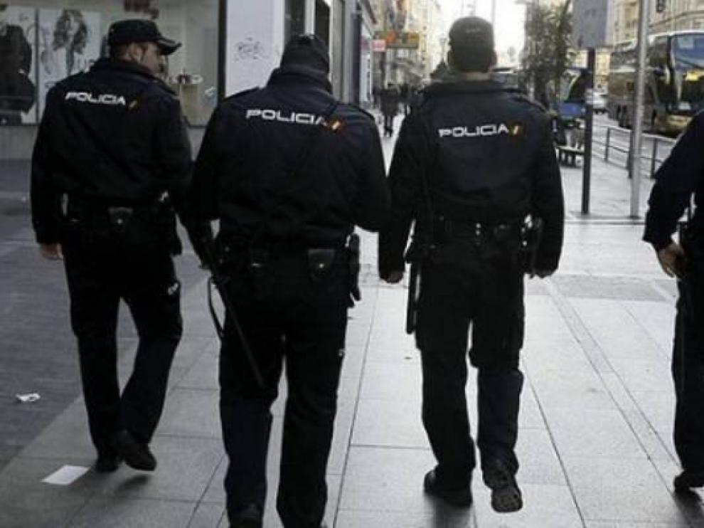 Imagen de archivo de varios agentes de la Policía Nacional de Zaragoza