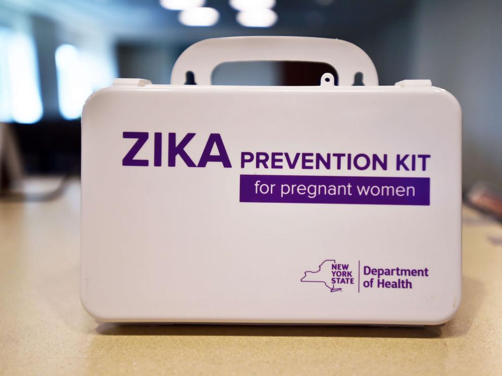 Un kit contra el zika para embarazadas, en Nueva York.