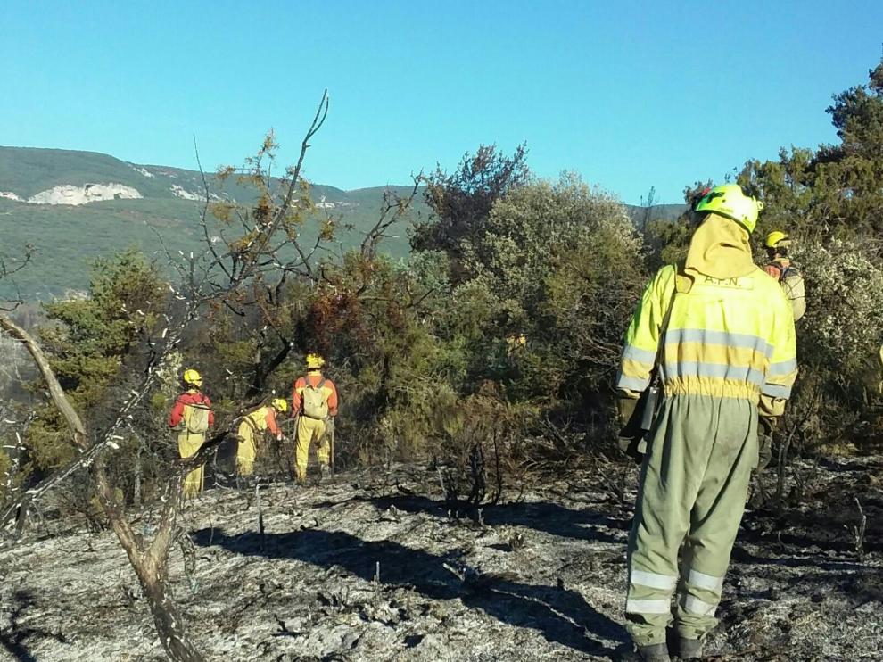 Un incendio obliga a desalojar un campin en Lecina