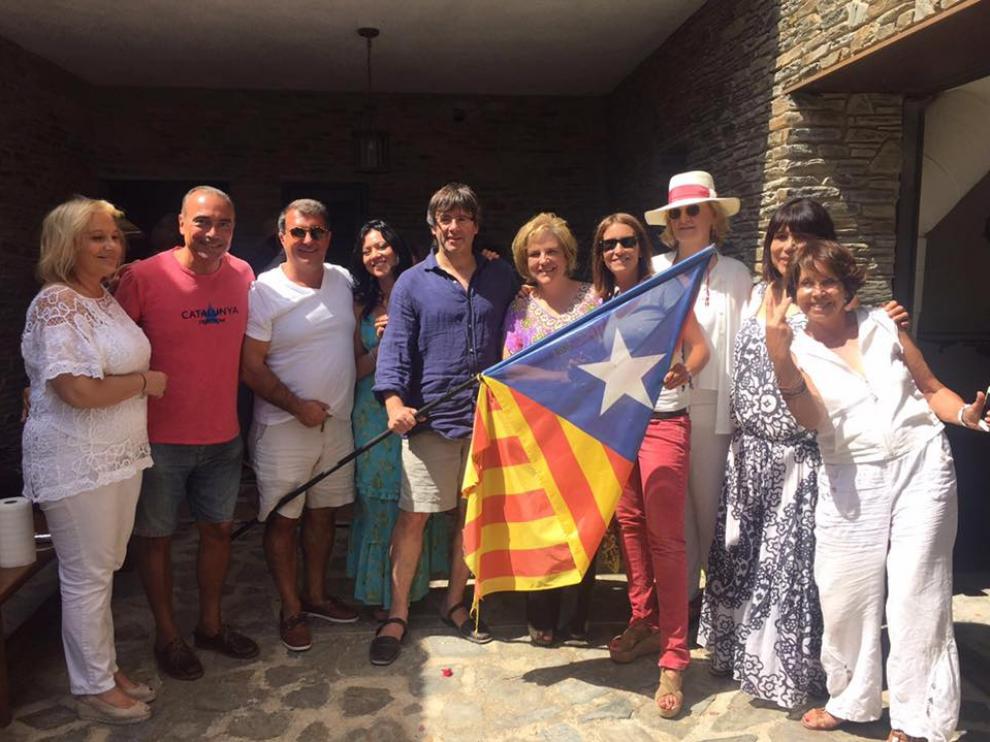 Una de las imágenes compartidas por Pilar Rahola en la que aparece con Puigdemont