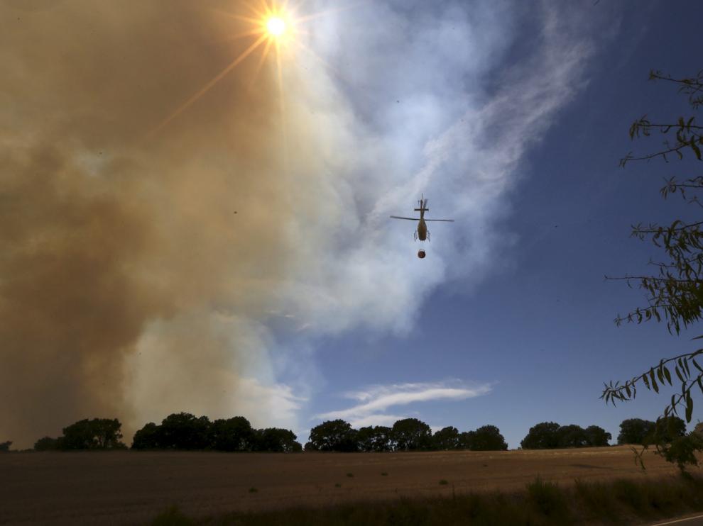 Incendio de un almacén de paja cerca de Huesca.