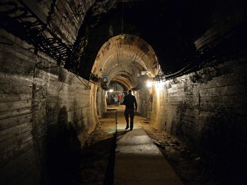 Una de las excavaciones realizadas para buscar el 'tren del oro' nazi.