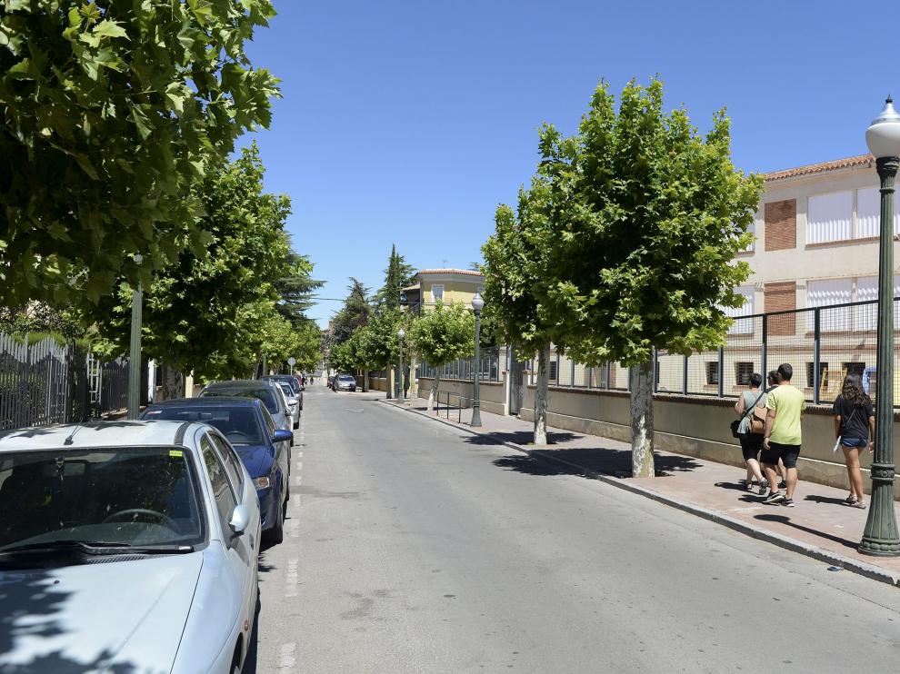 Los aparcamientos de la calle José Torán a la izquierda desaparecerán con el carril bici. jorge escuder