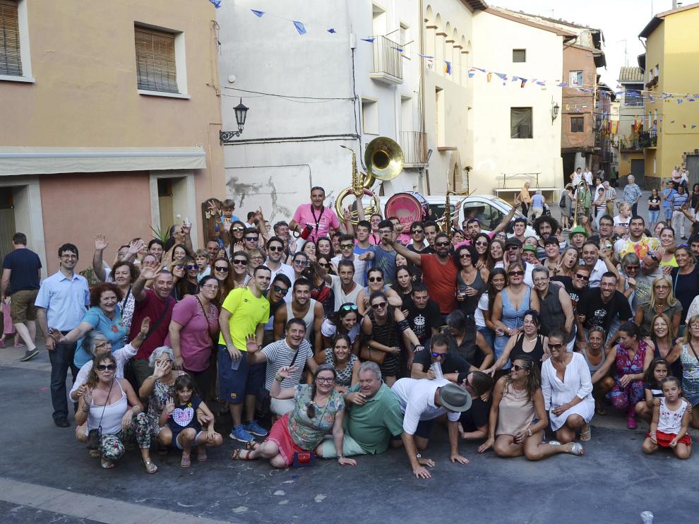 Las charangas tras bajar ayer de la ermita del santo, uno de los actos más esperados de las fiestas.
