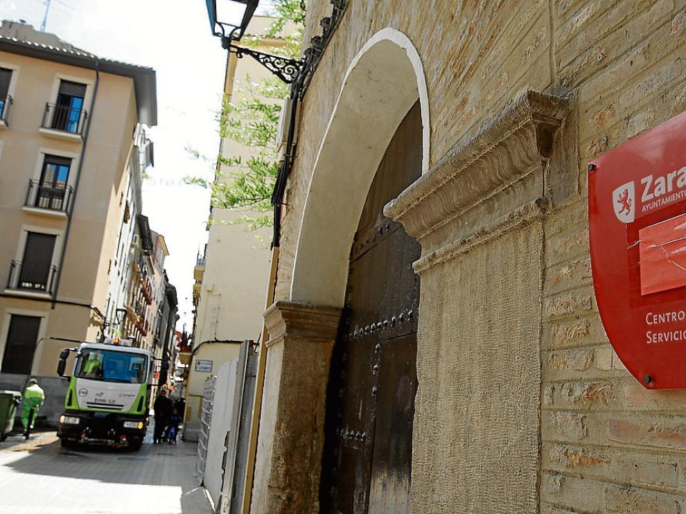 Fachada del centro de servicios sociales de San Pablo, uno de los que gestiona la prestación.