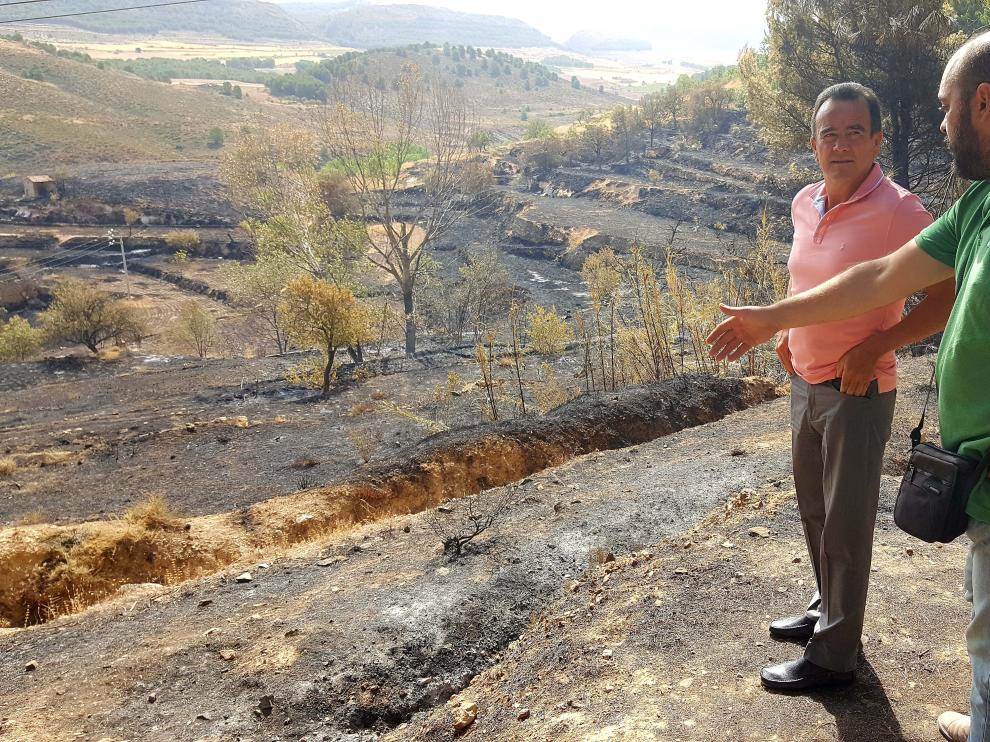 Sanchez Quero y Manuel Peiro junto a la zona afectada