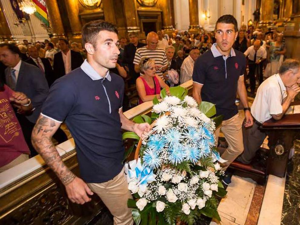El Real Zaragoza acudió a realizar la tradicional ofrenda a la Virgen de principio de temporada y posteriormente fue recibido en el Ayuntamiento de la ciudad
