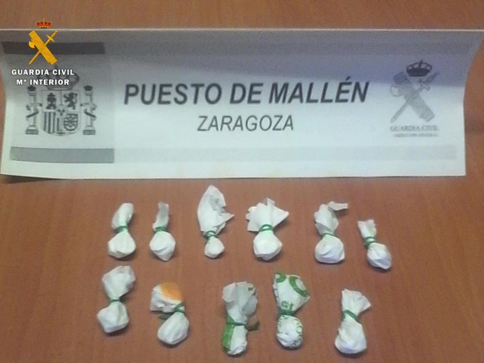El detenido en Mallén portaba once bolsitas de droga.