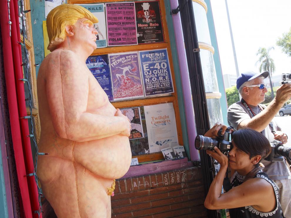 Una de las esculturas de Trump