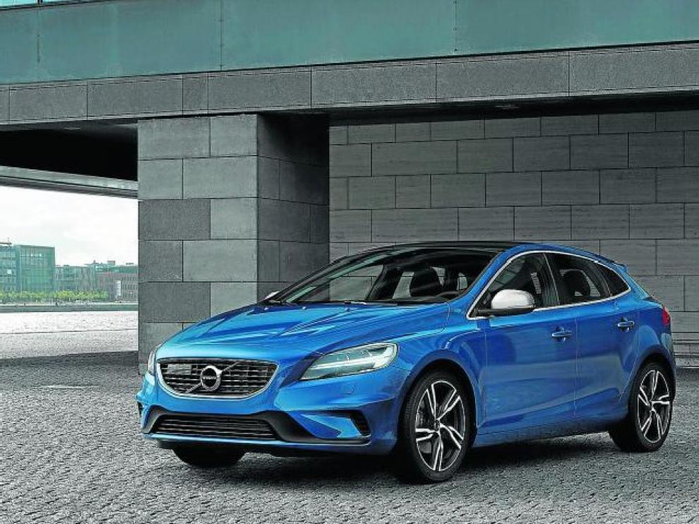 Volvo V40.
