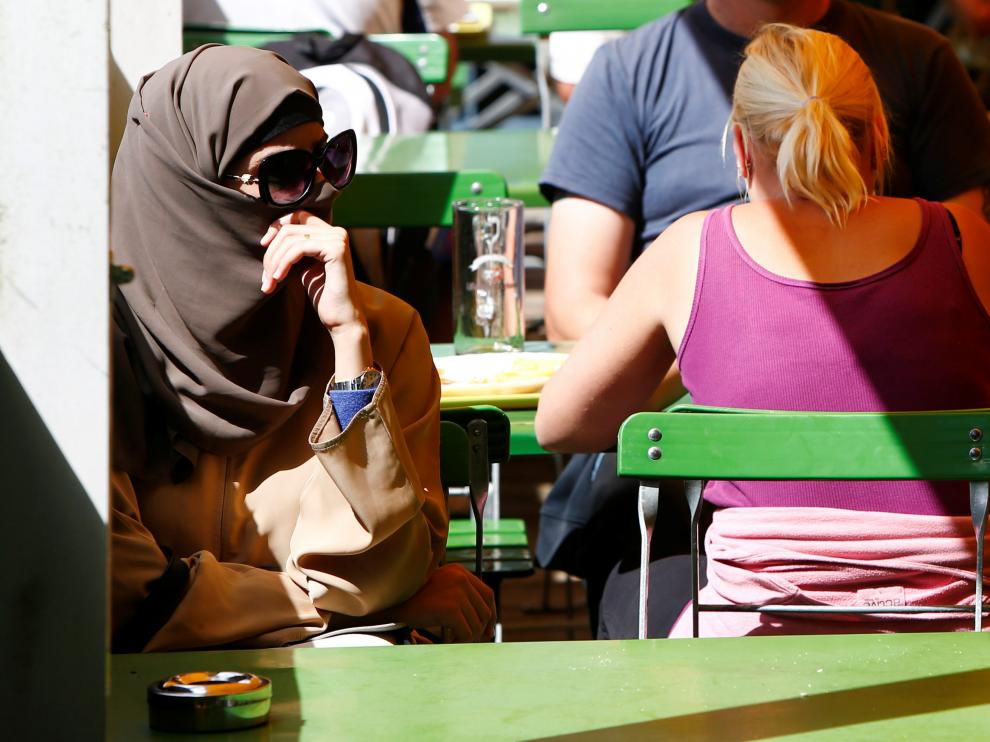 Una mujer con burka en Alemania.