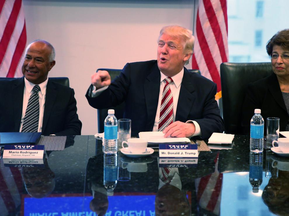 Trump con reunido con su grupo de asesores hispanos.
