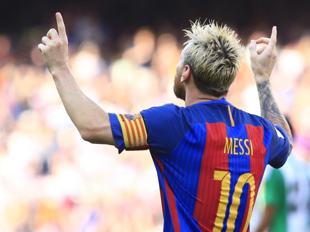Messi celebra uno de los tantos que le marcó al Betis de Gustavo Poyet.