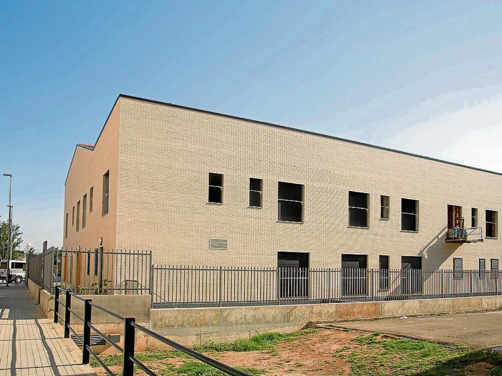 El edificio se encuentra en Calatayud junto al centro ocupacional y centro de día de la entidad.