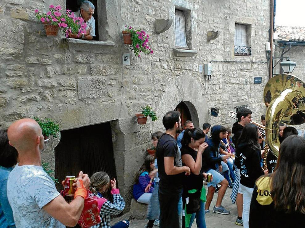 a charanga recorrió las calles de Sos del Rey Católico