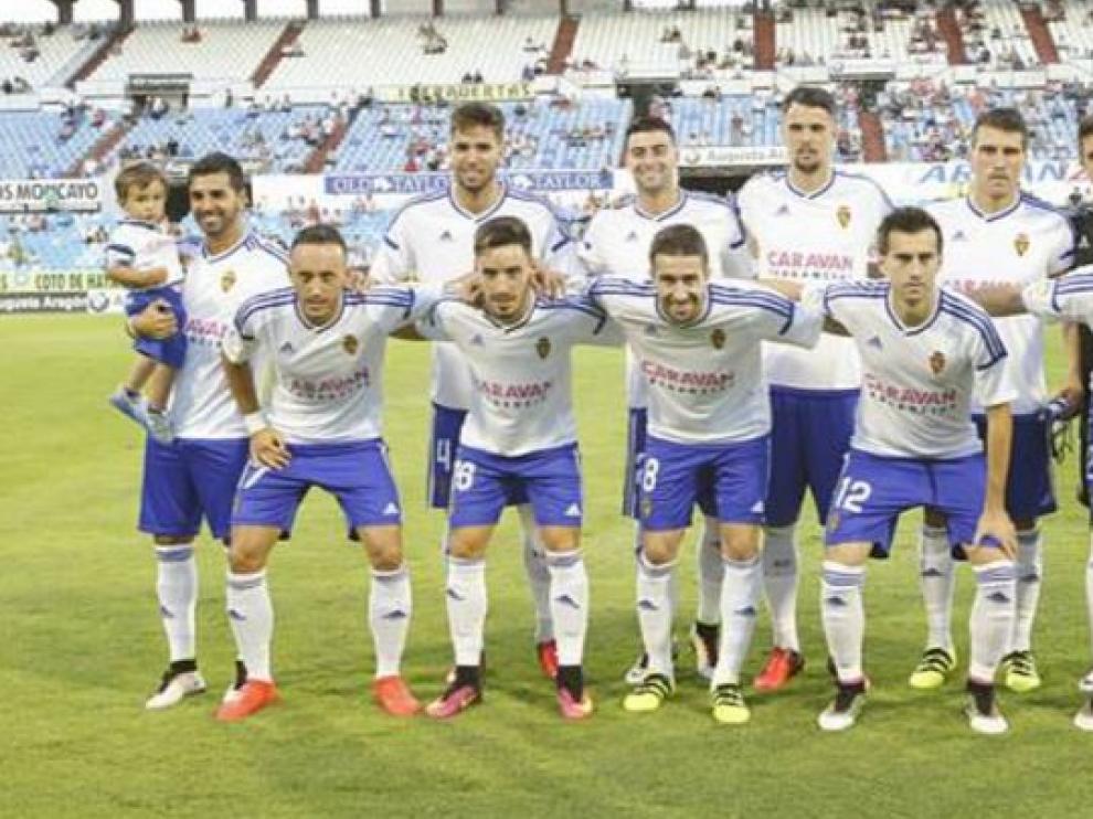 Once inicial del Real Zaragoza el pasado sábado ante el Eibar en el Memorial Carlos Lapetra. Los pantalones aún portaban la publicidad de El Dorado que sí llevarán desde el arranque liguero ante el UCAM Murcia.