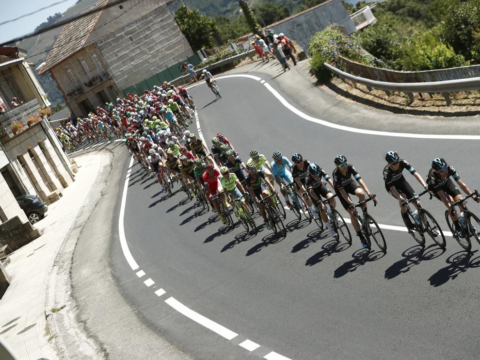 El pelotón en la segunda etapa de la Vuelta ciclista a España 2016