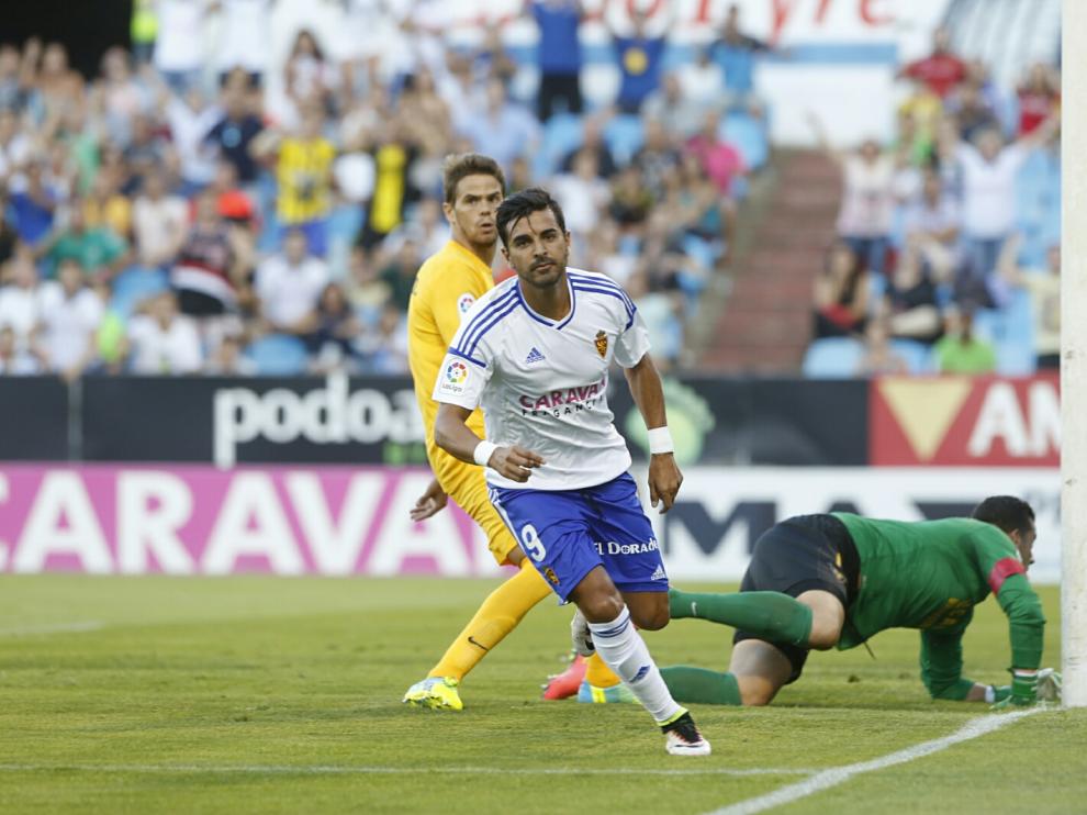 Ángel celebra su primer gol del partido