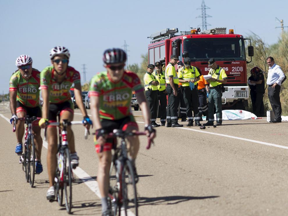 Varios ciclistas circulaban el pasado domingo por la N-330 poco después del atropello mortal.
