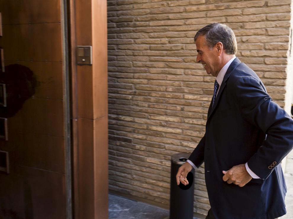 El presidente de las Cortes, Antonio Cosculluela, en el palacio de la Aljafería.