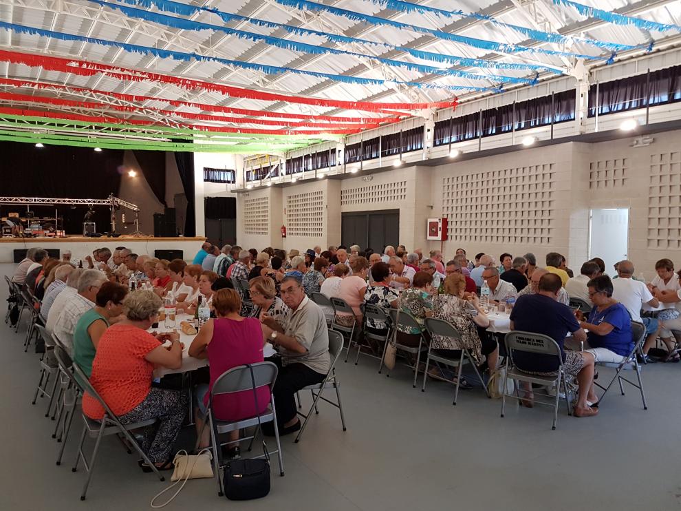 Los vecinos más longevos de Híjar se reunieron para celebrar una comida en su honor.