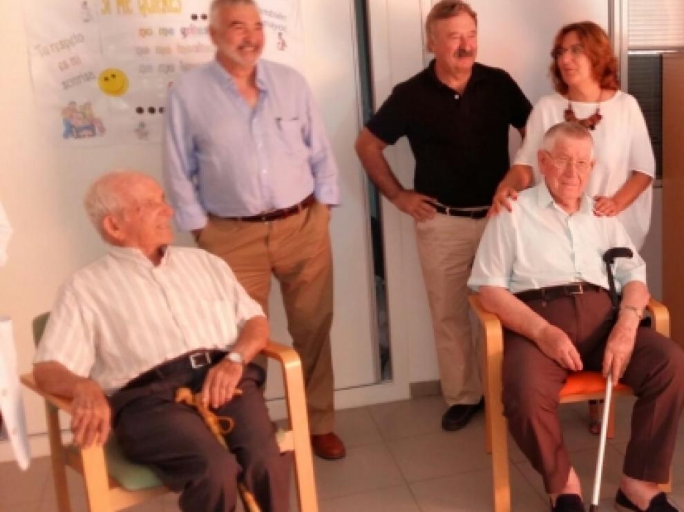 María Victoria Broto visita la residencia de mayores de Martín del Río.