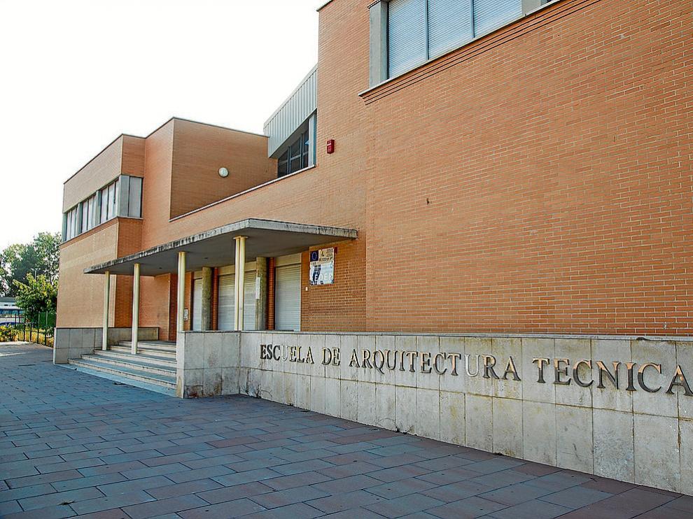 Exterior del centro que podría limitar su actividad académica a partir del próximo curso.