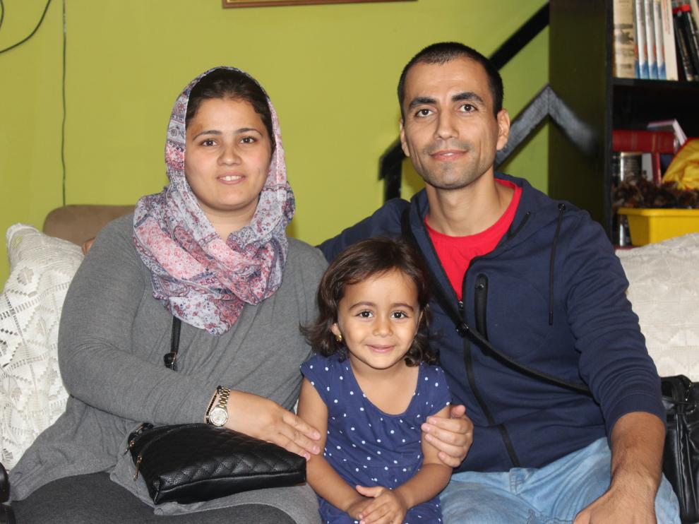 Faten Fareed y Nafea Othman con una de sus cuatro hijos (Aya de 3 años) en Casa Palestina