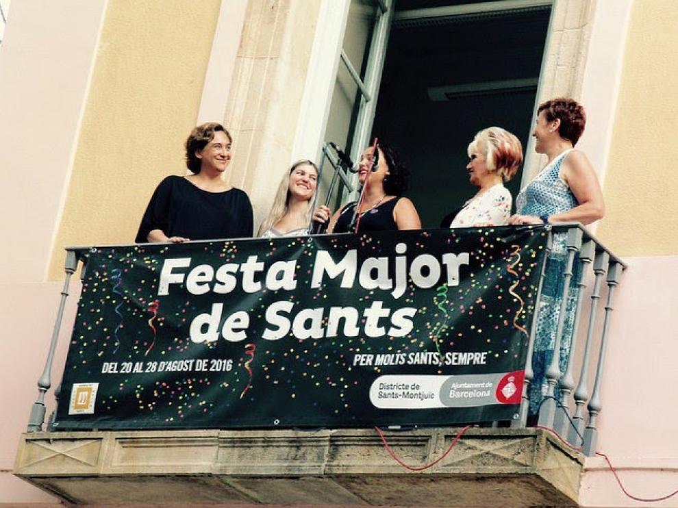 la alcaldesa Ada Colau asiste al pregón inaugural de la Fiesta Mayor de Sants