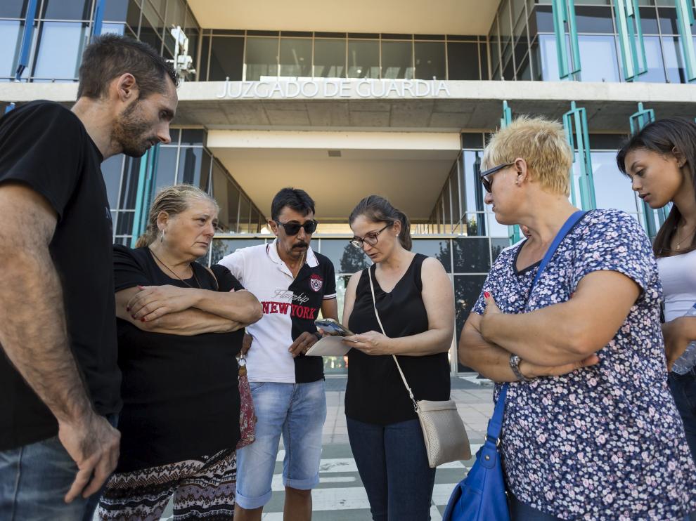 La cuñada de Enrique Javier Comín, Emilia Gutiérrez, muy afectada por lo ocurrido.