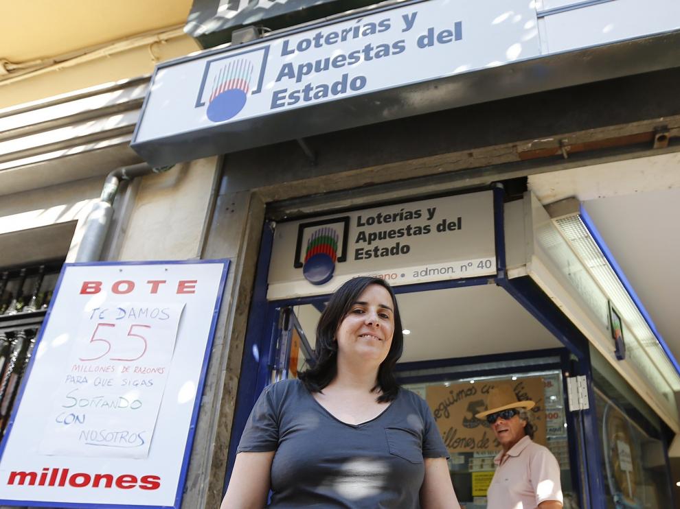 Regla Peinado, la responsable de la administración número 40 de la capital hispalense.