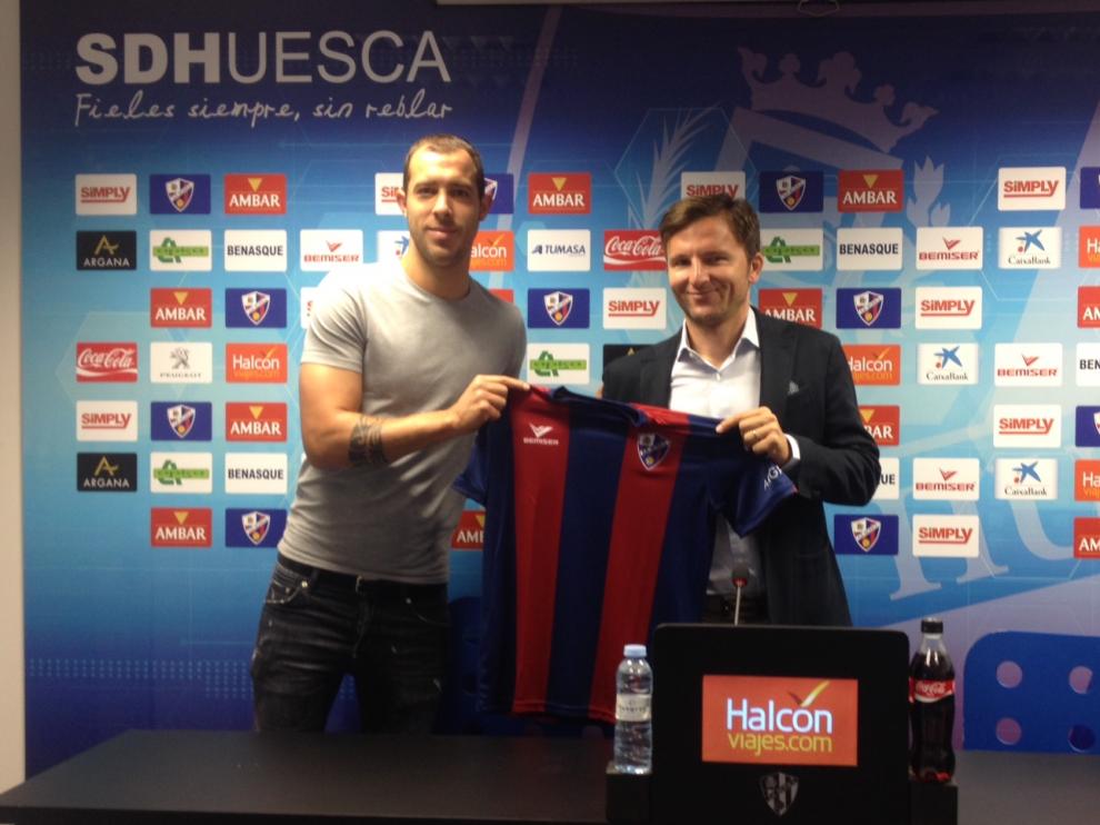 Presentación del delantero vasco Urko Vera.