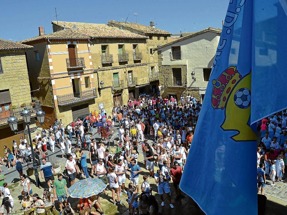La bandera del CD Sabadense ondeó en el balcón del Ayuntamiento durante el pregón