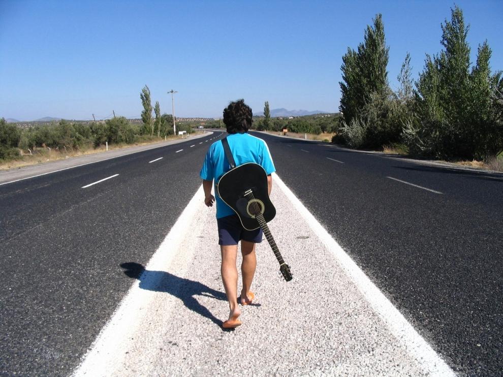 Los músicos recorren la geografía española por carretera poniendo en peligro su vida.