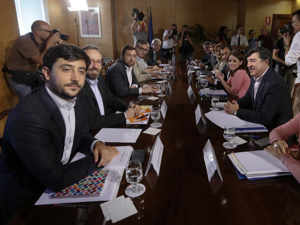 Imagen de la reunión mantenida este martes entre PP y Ciudadanos.