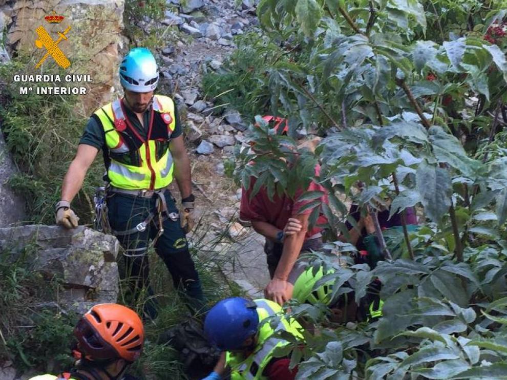 Fallece una montañera tras una caída de 15 metros en la cresta del Alba