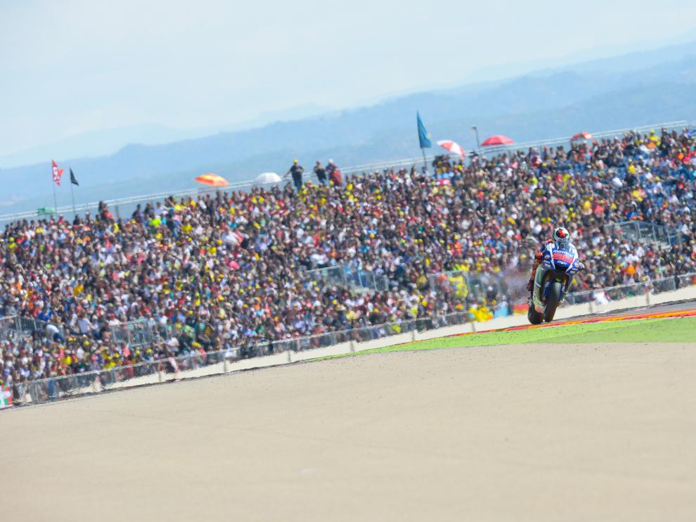 Jorge Lorenzo entra victorioso en la pasada edición del Gran Premio Movistar de Aragón.