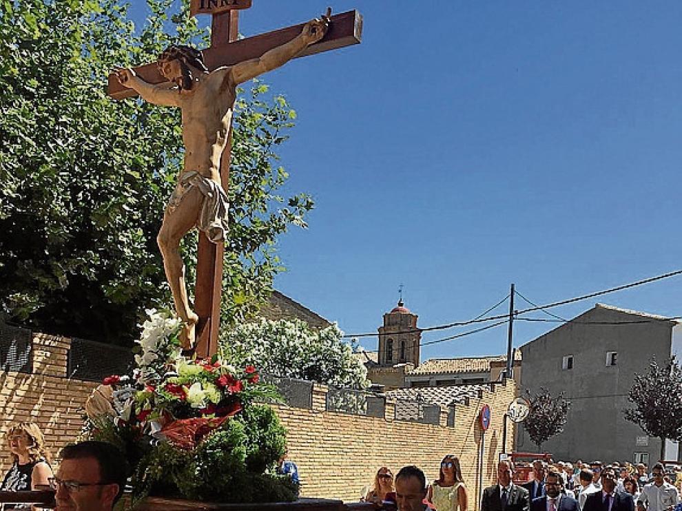 La comitiva desfiló ayer detrás de la imagen.
