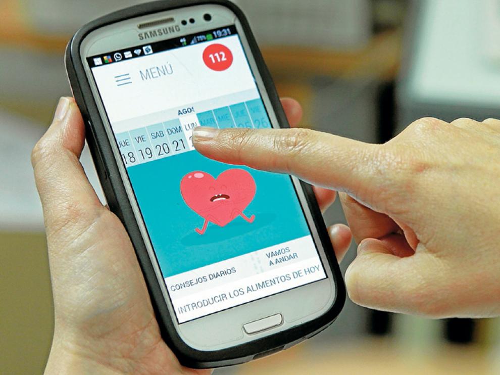Un usuario de la aplicación 'Soria Corazón' consulta la herramienta.