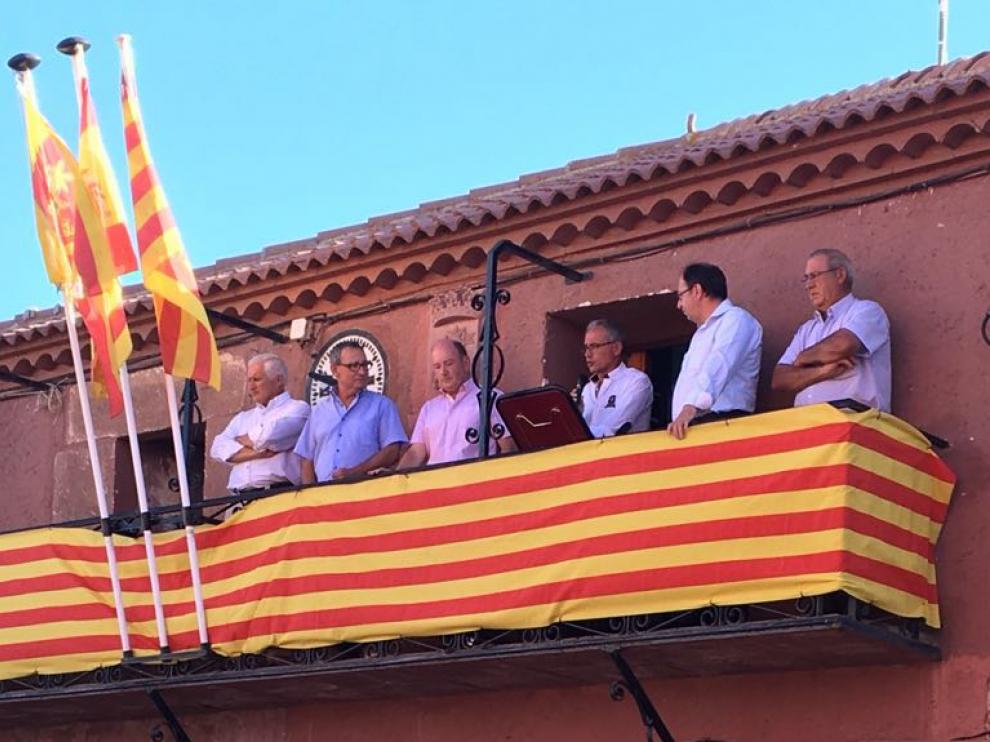 El último maestro del pueblo fue el pregonero de las fiestas.