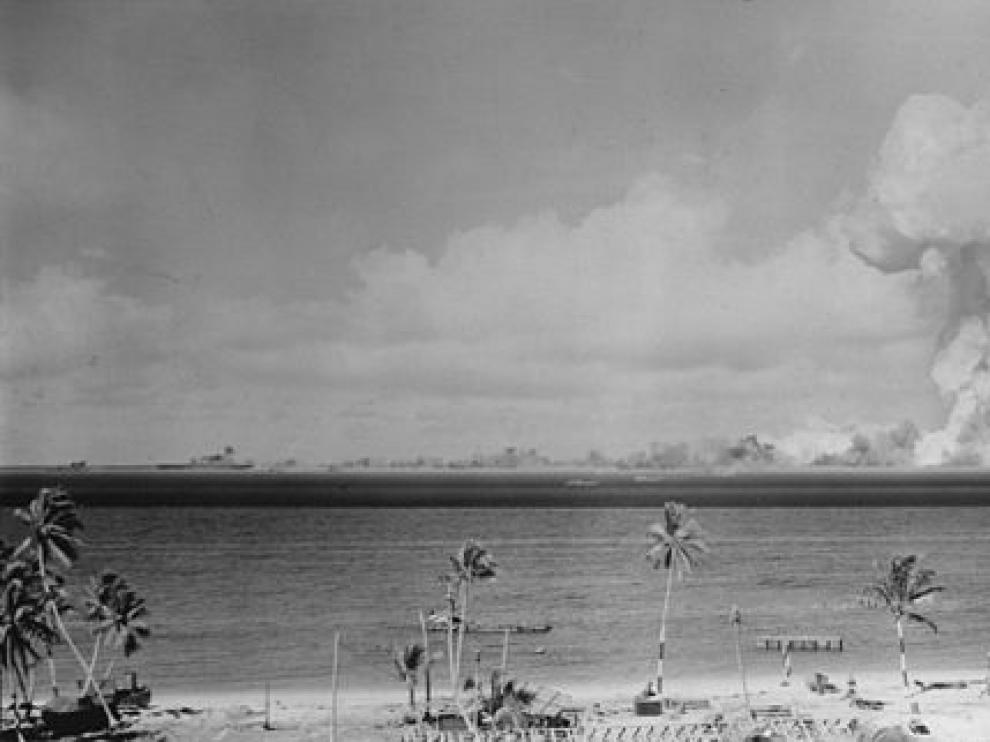 Hongo atómico durante la prueba nuclear Able en el atolón de Bikini en 1946.