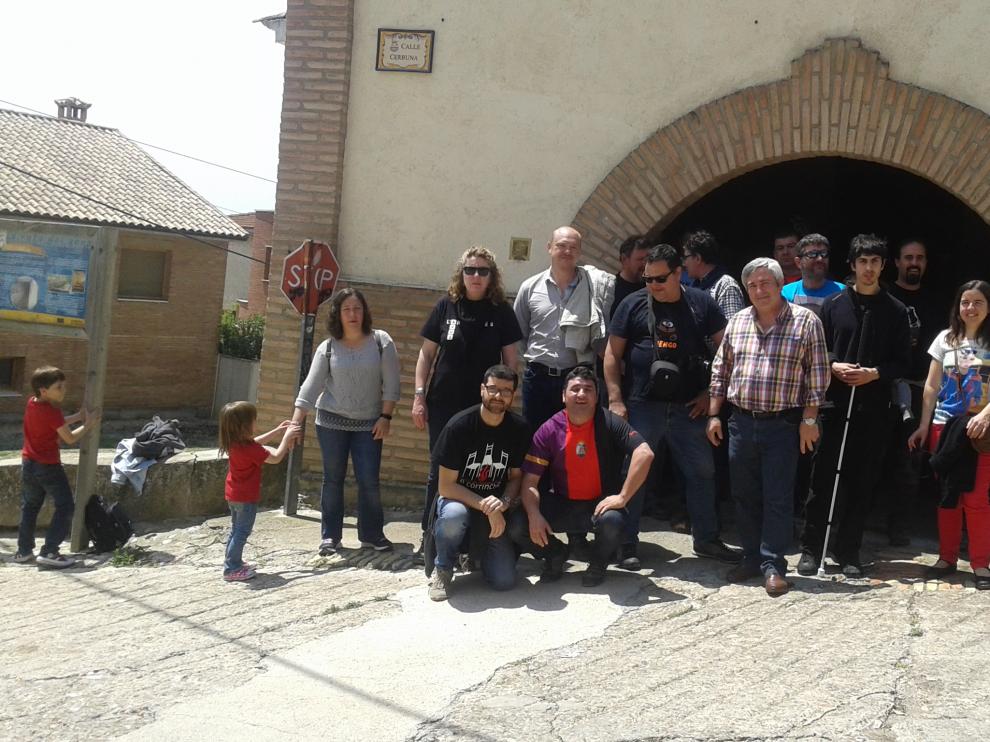 un momento de la excursión al Ojo de la Fuente en julio. Y visitante al Centro de Interpretación del Agua en Fonz. JLP.