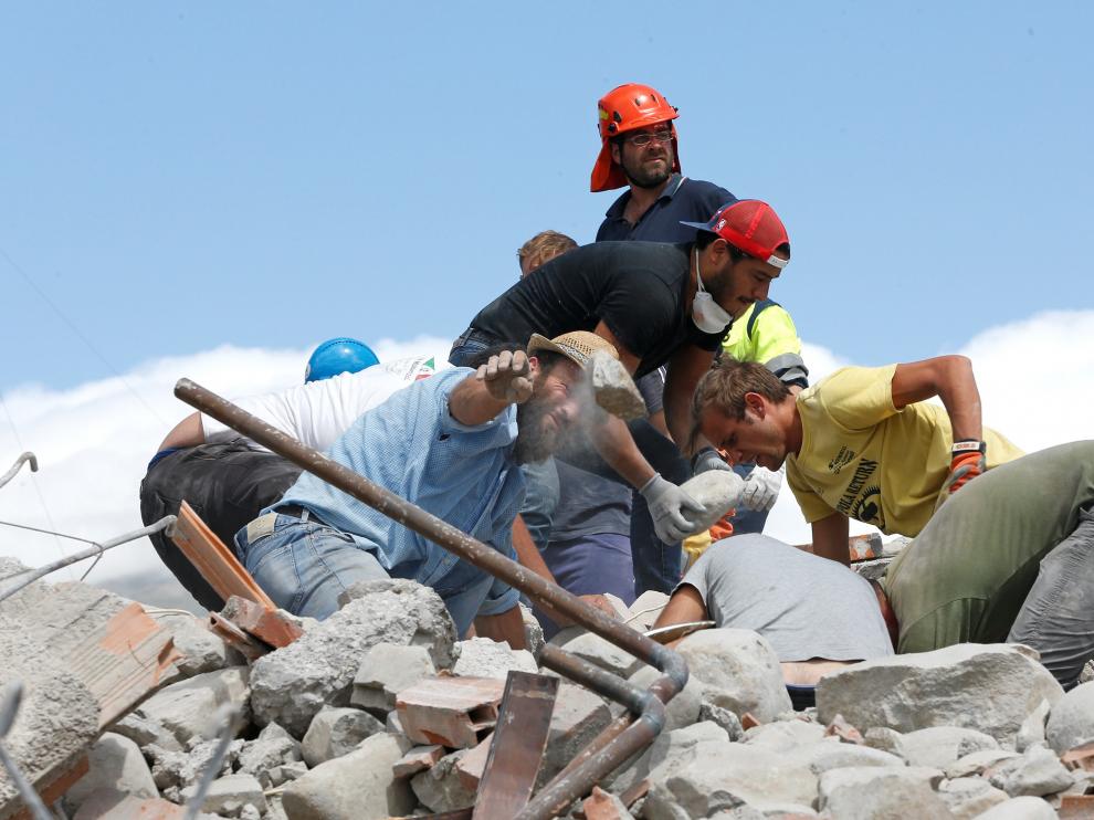 Labores de rescate en las zonas afectadas por el terremoto.