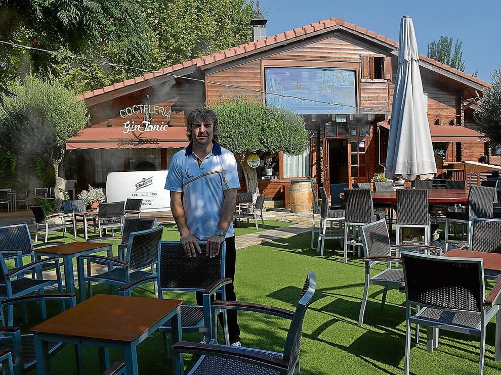 David Burillo es uno de los propietarios de La Junquera que ha invertido en una pantalla de led para la terraza 'lounge'.